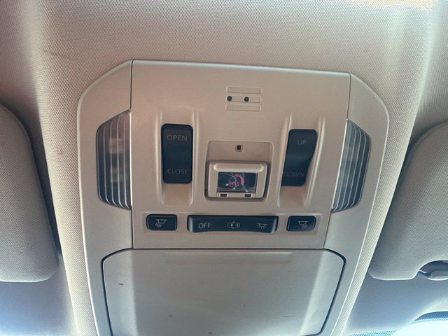 Used 2020 Toyota Highlander XLE AWD/4WD image 36