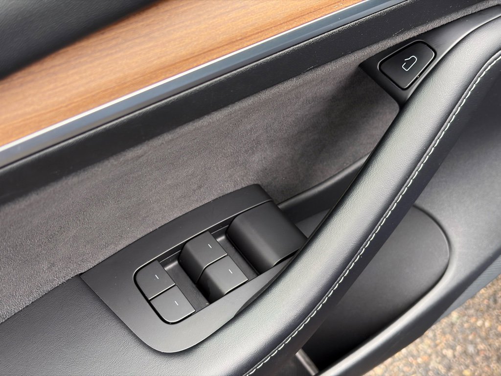 Used 2021 Tesla Model 3 Standard Range Plus image 8