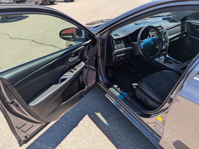 Used 2016 Toyota Camry SE FWD image 8