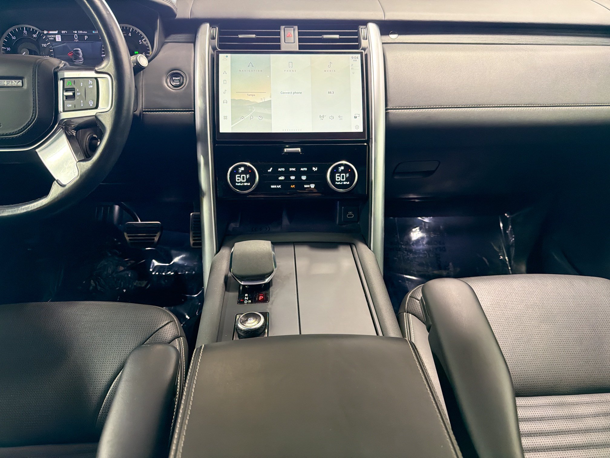 Used 2023 Land Rover Discovery HSE R-Dynamic AWD/4WD image 19