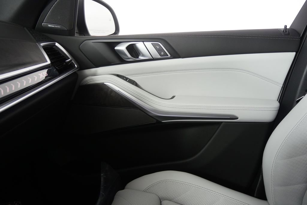 Used 2026 BMW X5 xDrive40i w/ Climate Comfort Package image 23