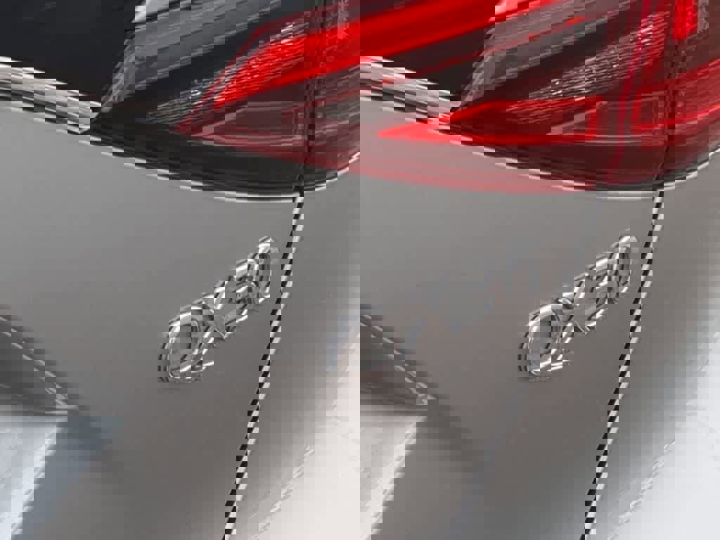 Used 2018 INFINITI QX30 ESSENTIAL image 12