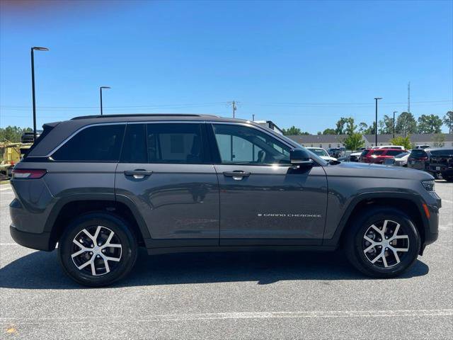 Certified 2025 Jeep Grand Cherokee Limited AWD/4WD image 24
