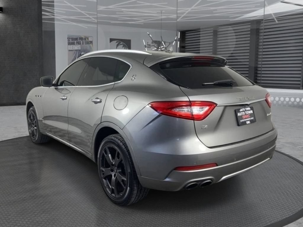 Used 2019 Maserati Levante GranLusso AWD/4WD image 7