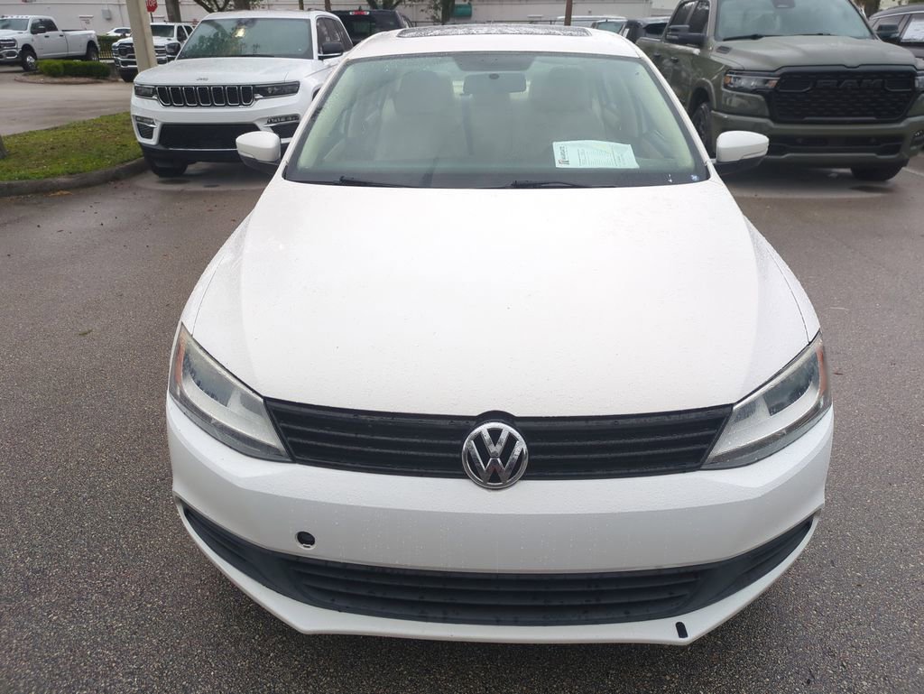 Used 2011 Volkswagen Jetta SE image 4