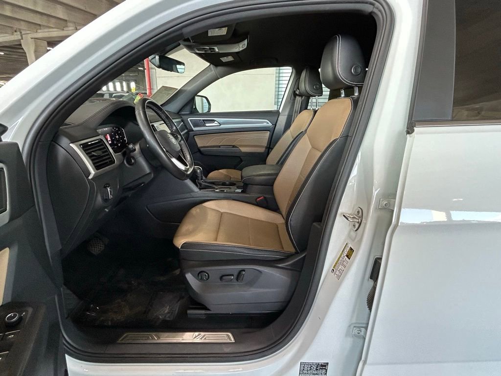 Used 2022 Volkswagen Atlas Cross Sport SE w/ Black Wheel Package image 15