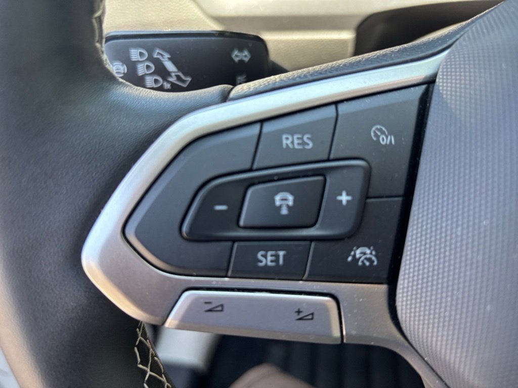 Used 2024 Volkswagen Tiguan SE AWD/4WD image 22