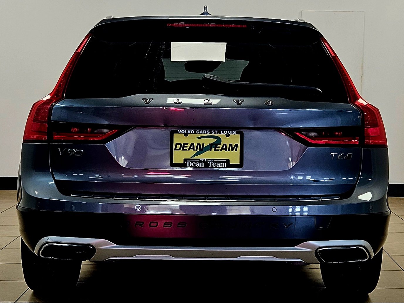 Used 2020 Volvo V90 T6 Cross Country image 7