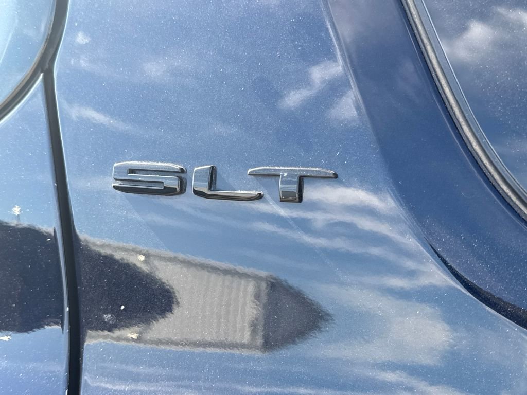 Used 2022 GMC Acadia SLT w/ Elevation Edition image 6