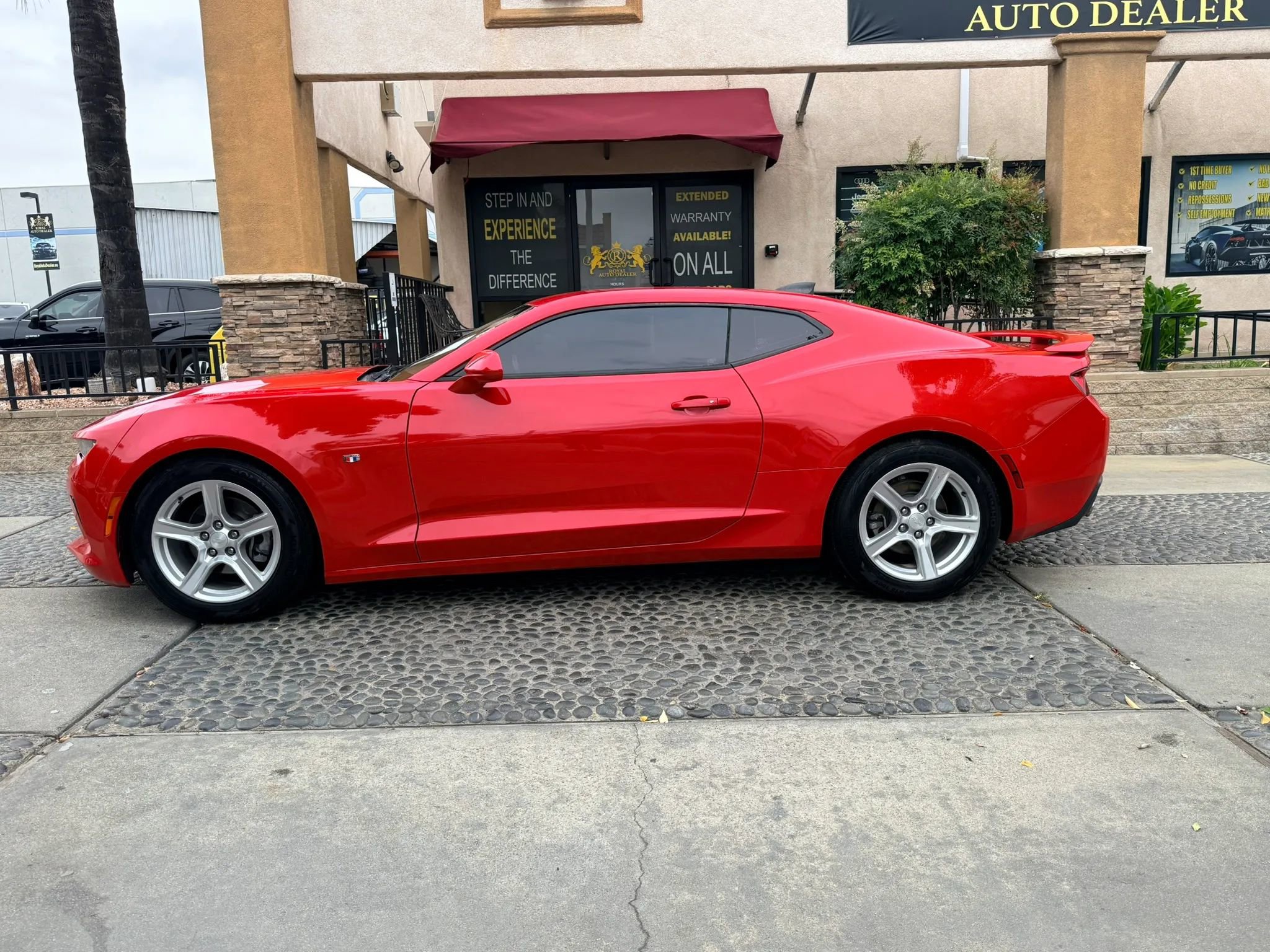 Used 2018 Chevrolet Camaro LT RWD image 8