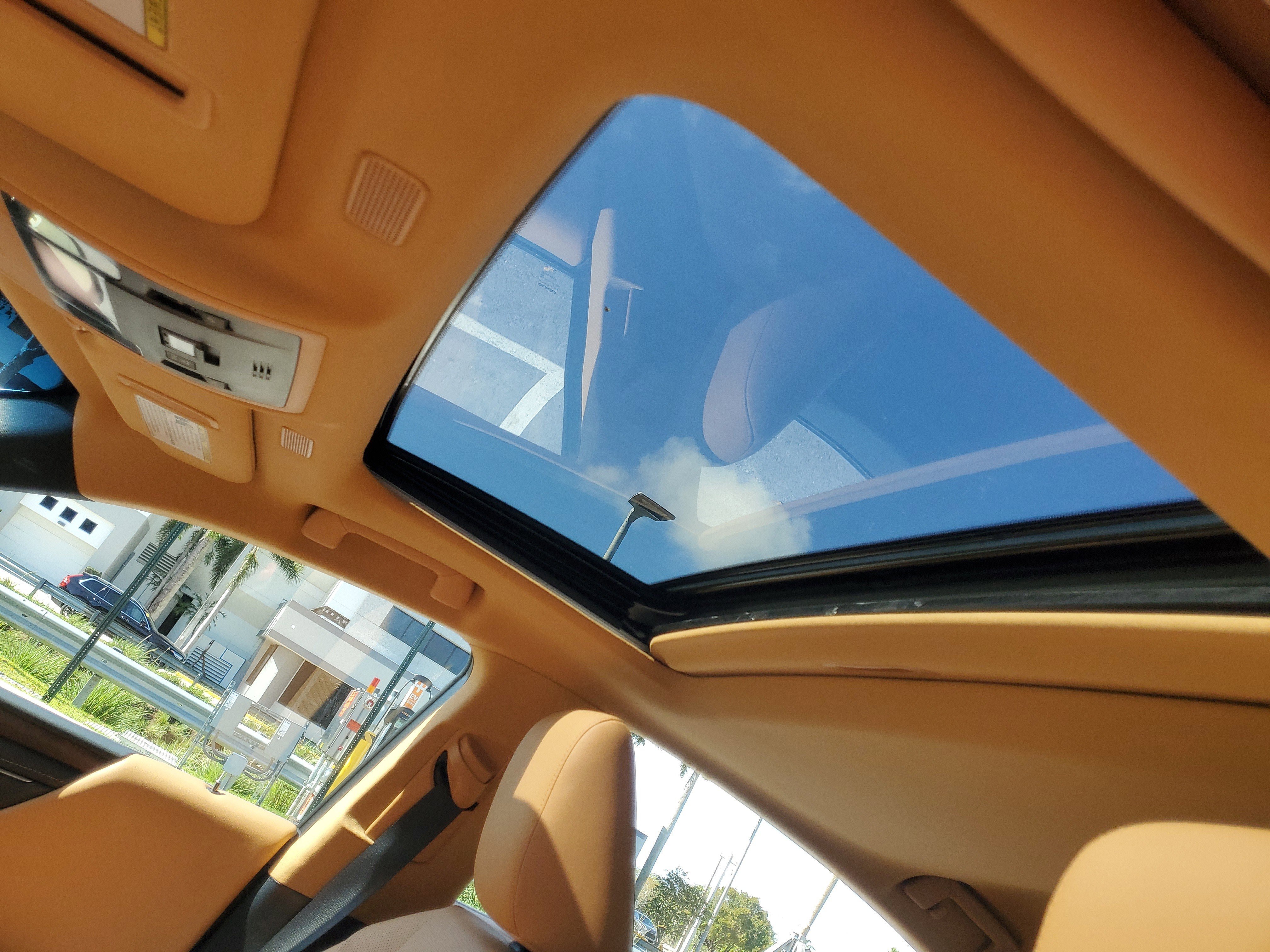 Used 2025 Lexus ES 350 w/ Premium Package image 18