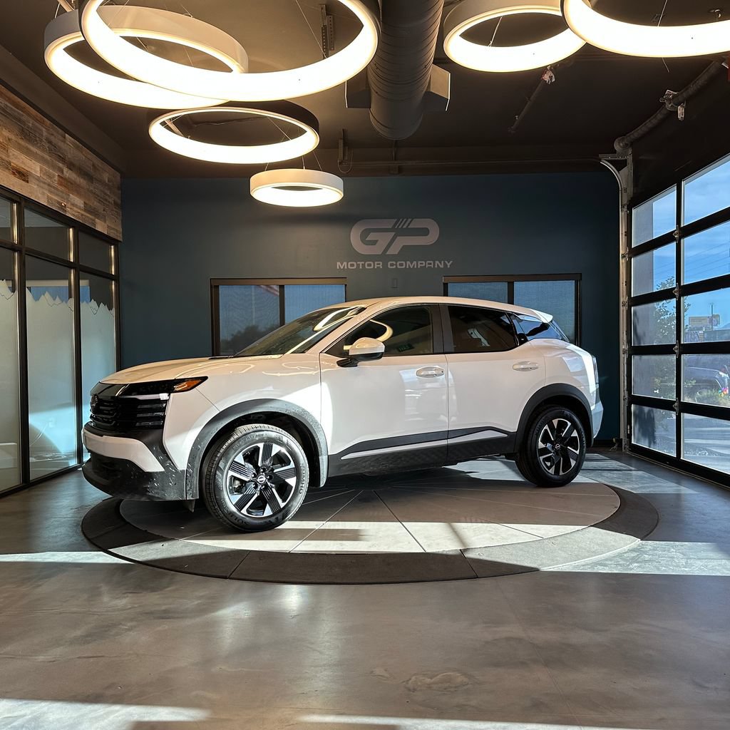 Used 2025 Nissan Kicks SV AWD/4WD image 7