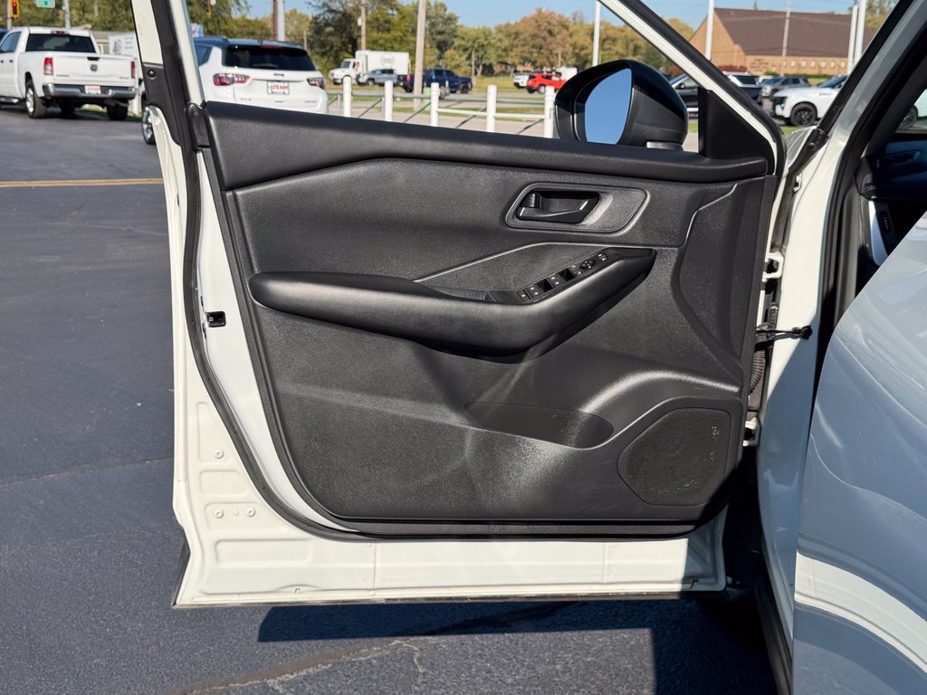Used 2024 Nissan Rogue S FWD image 19