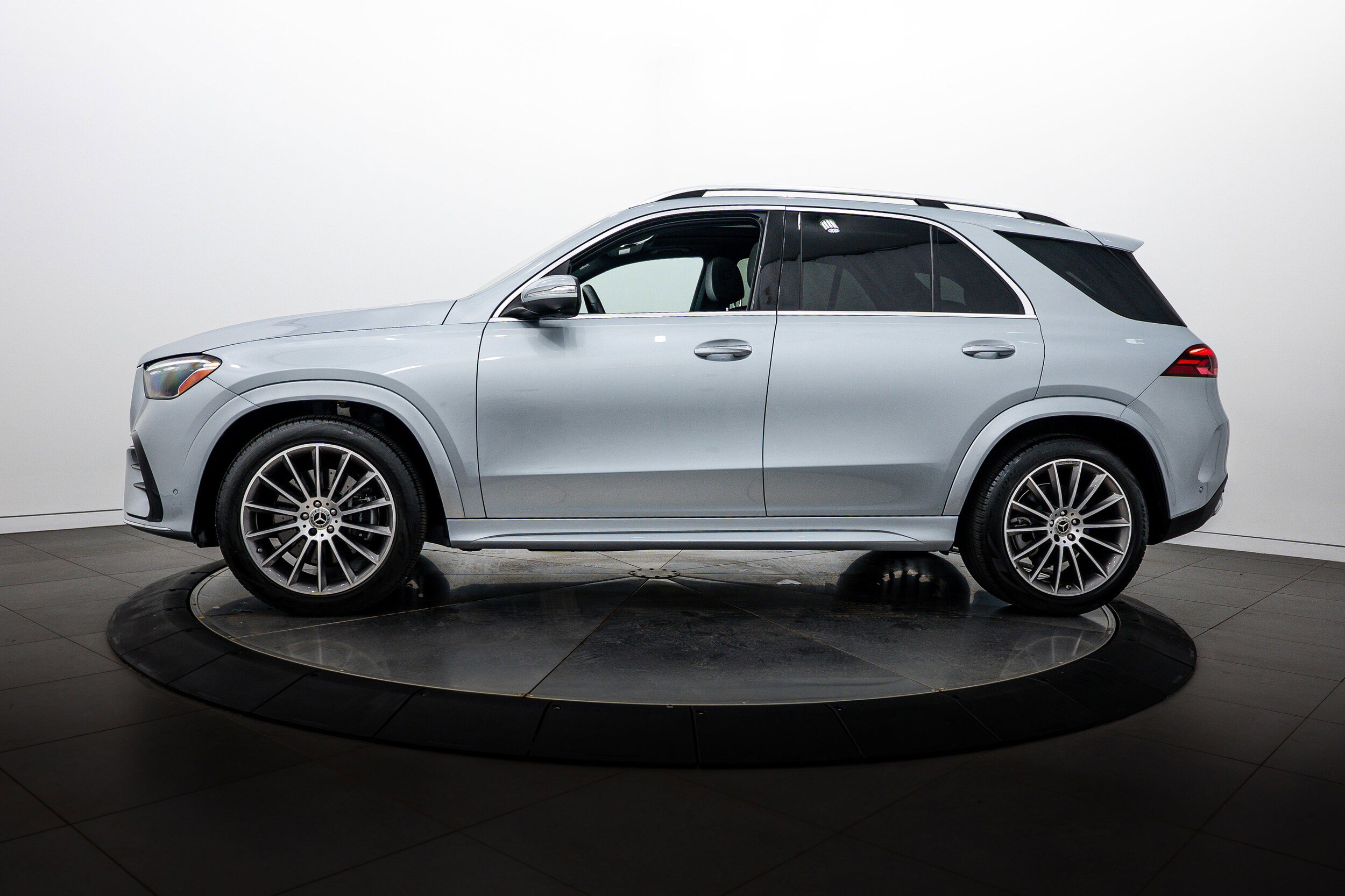 Used 2024 Mercedes-Benz GLE 450 4MATIC image 6