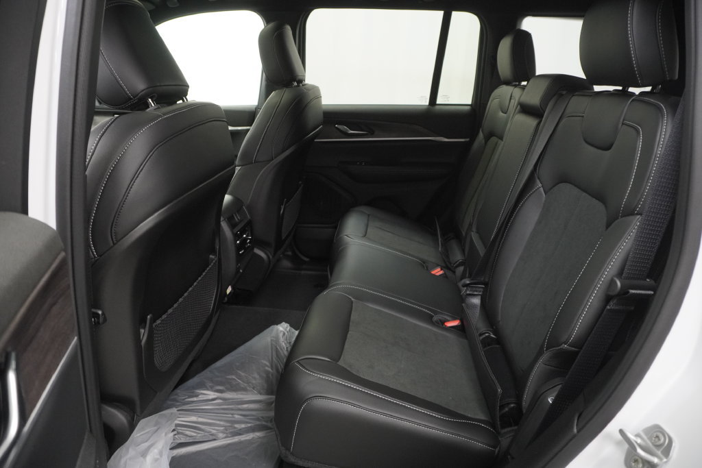 New 2026 Jeep Grand Cherokee Altitude AWD/4WD image 17