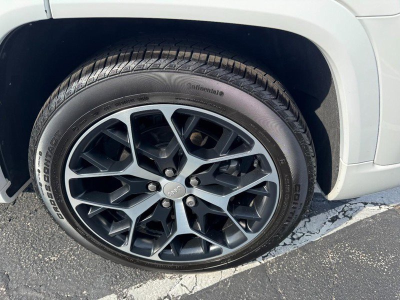 Used 2022 Jeep Grand Cherokee Summit image 7