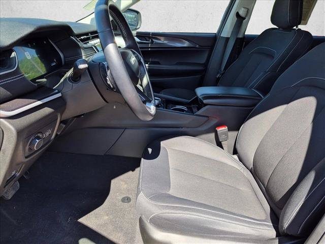 Used 2022 Jeep Grand Cherokee L Laredo w/ Luxury Tech Group I AWD/4WD image 10
