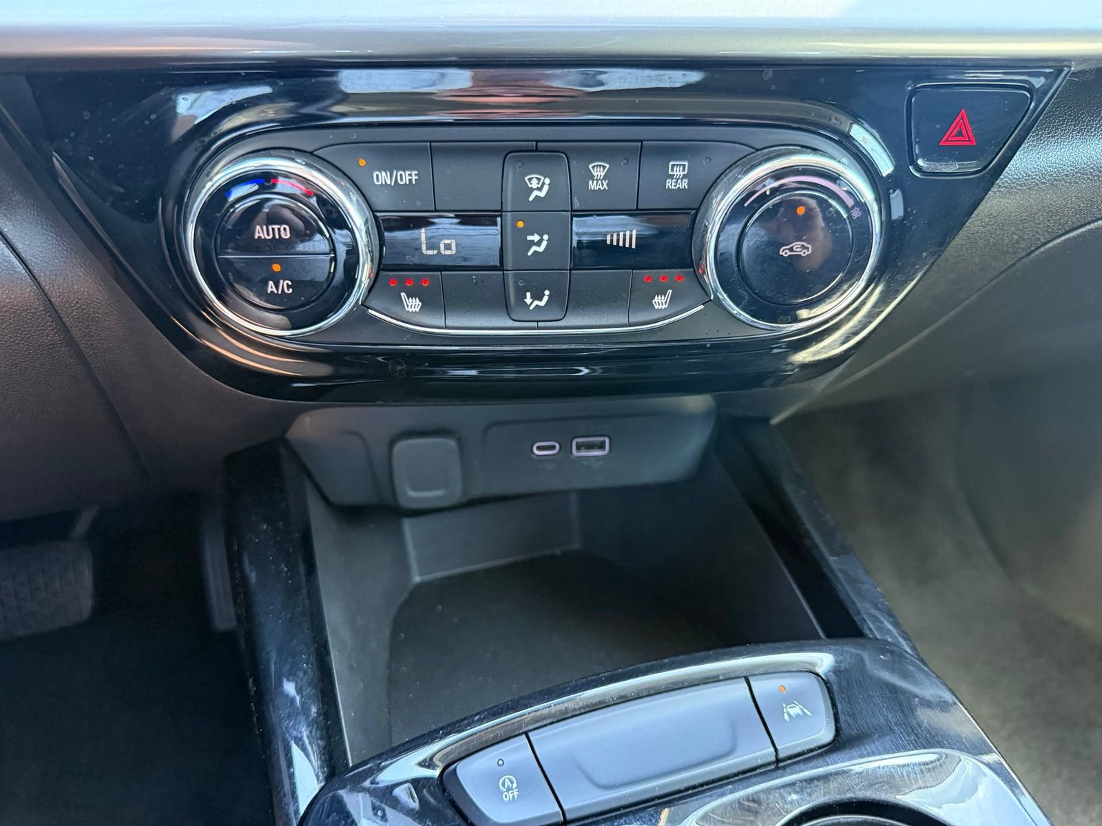 Used 2024 Chevrolet Trax LT w/ Driver Confidence Package FWD image 23
