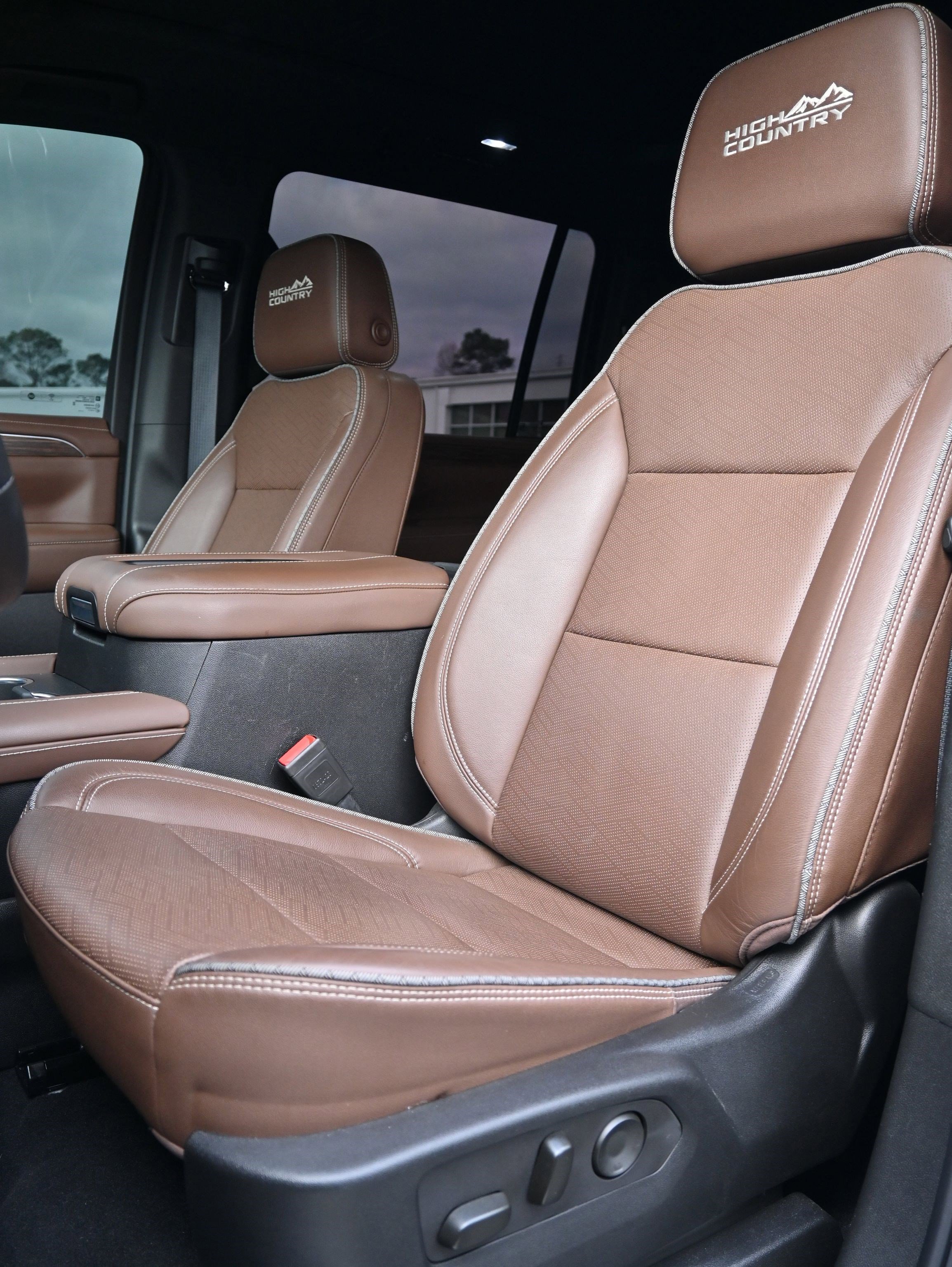 Used 2024 Chevrolet Suburban High Country image 19