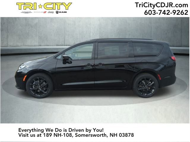 New 2026 Chrysler Pacifica Limited w/ S Appearance Package image 2