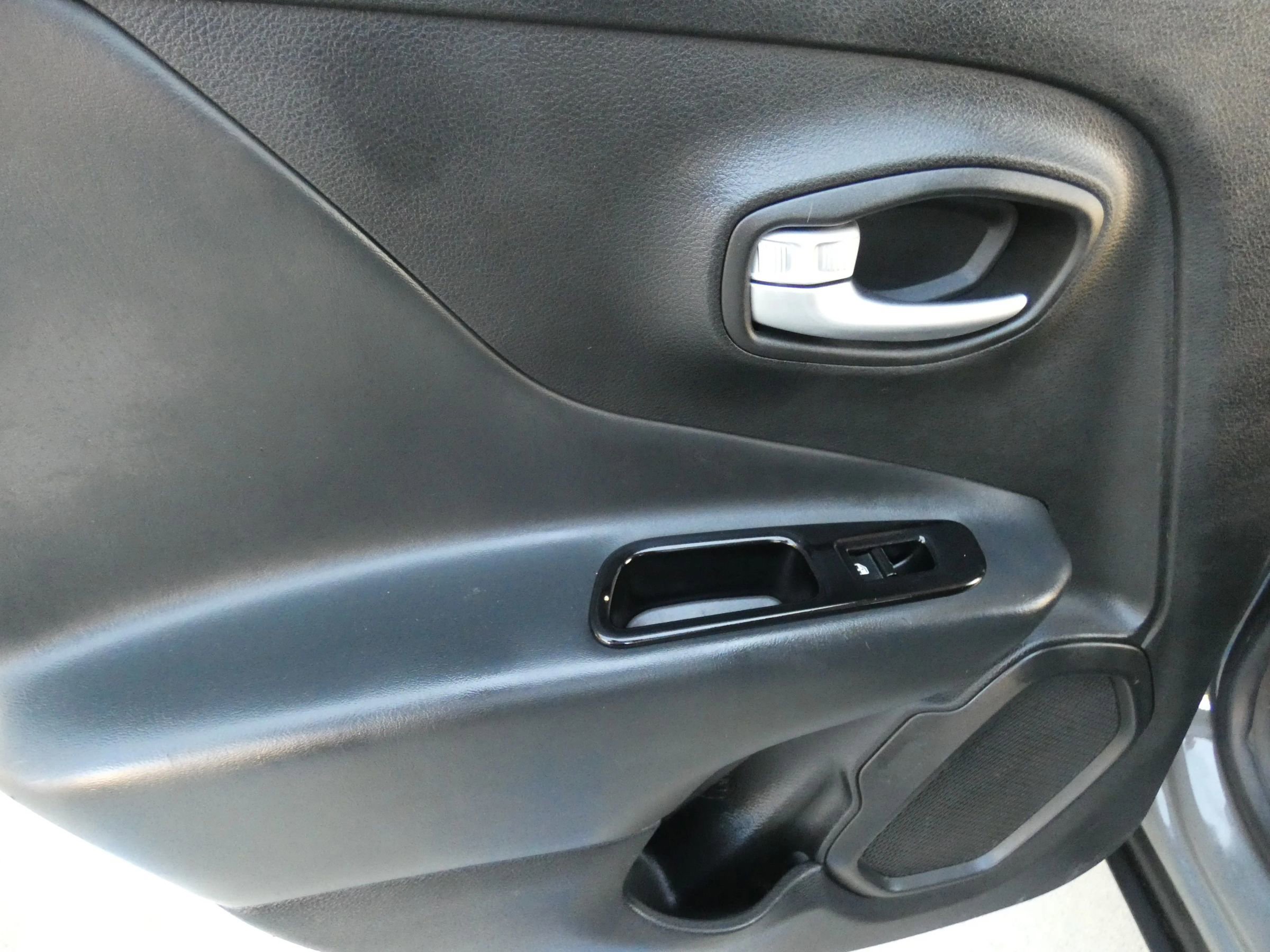 Used 2022 Jeep Renegade Latitude image 43