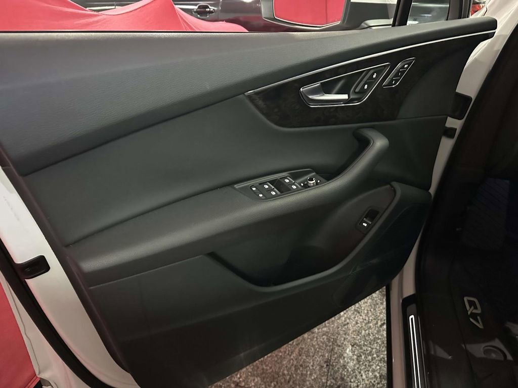 Used 2022 Audi Q7 3.0T Premium Plus w/ Premium Plus Package image 11