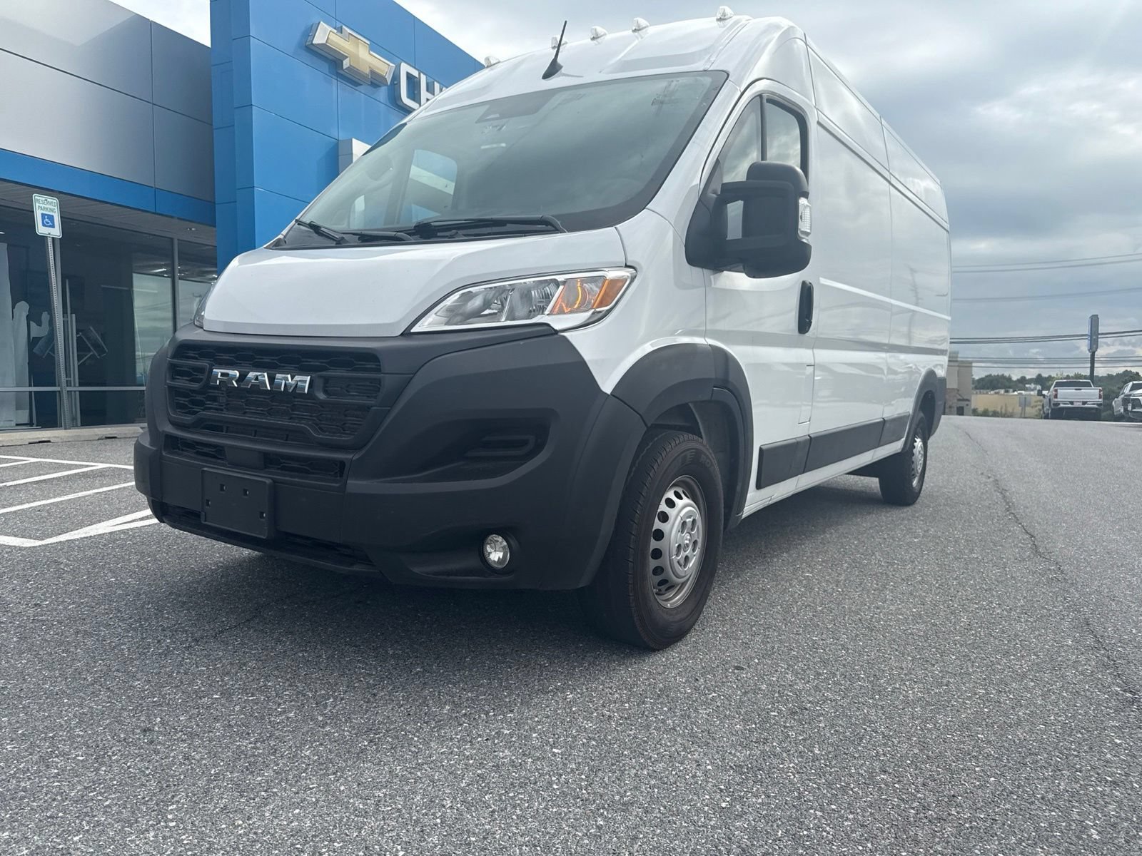 Used 2025 RAM ProMaster 2500 w/ Convenience Group FWD image 9