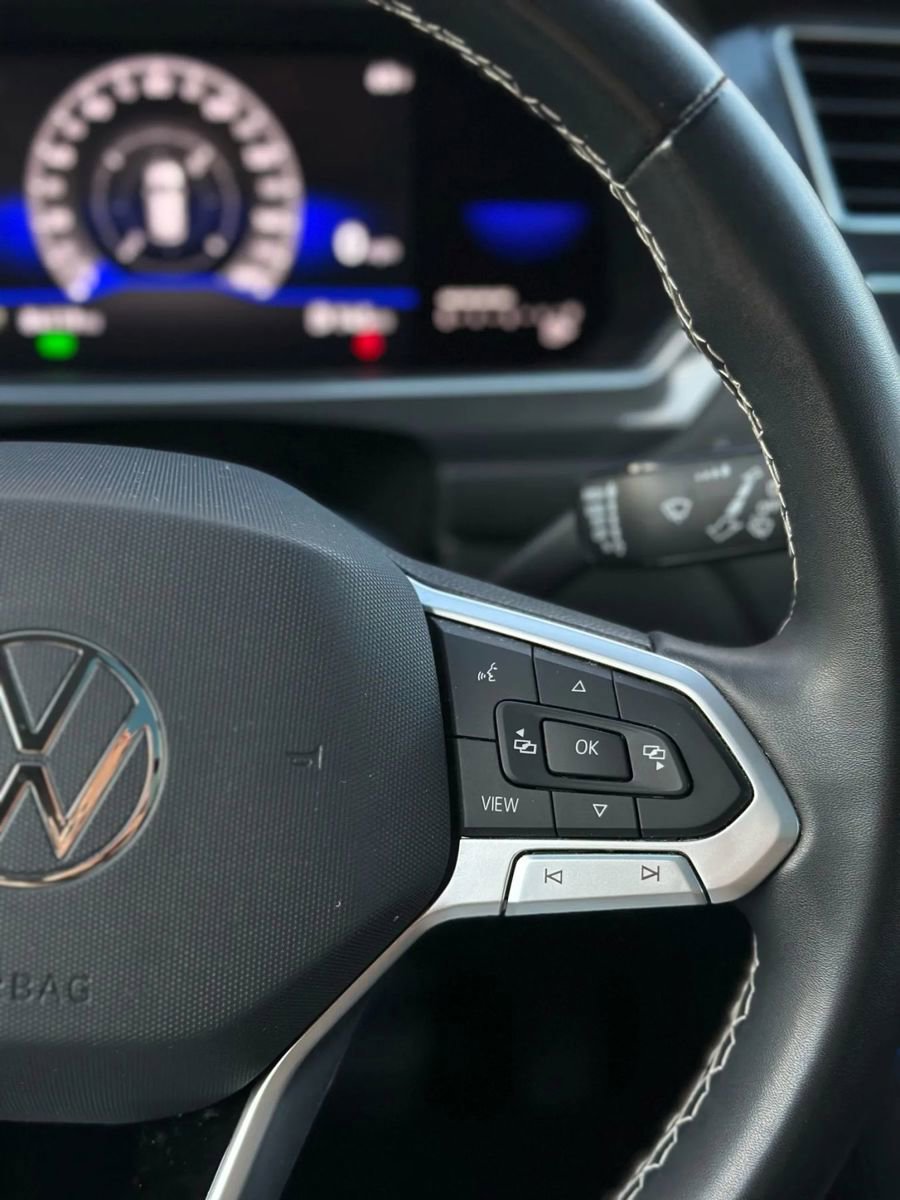 Used 2023 Volkswagen Tiguan SE w/ Panoramic Sunroof Package image 14