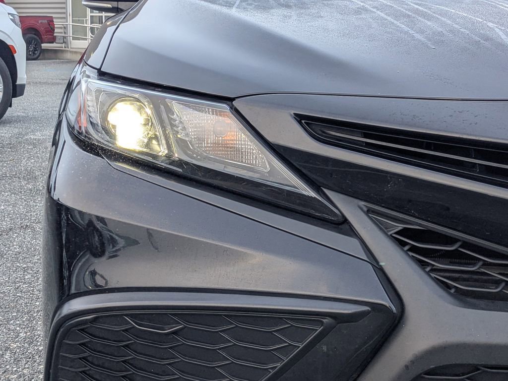 Used 2022 Toyota Camry SE image 9