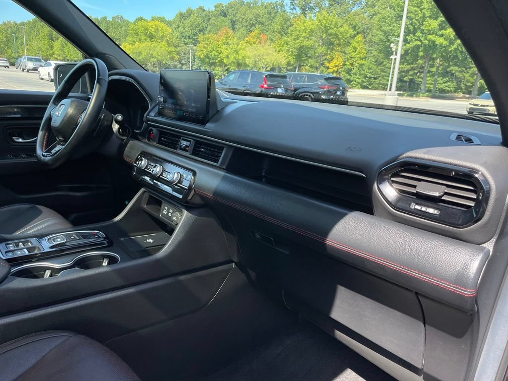 Certified 2025 Honda Pilot Black Edition image 34