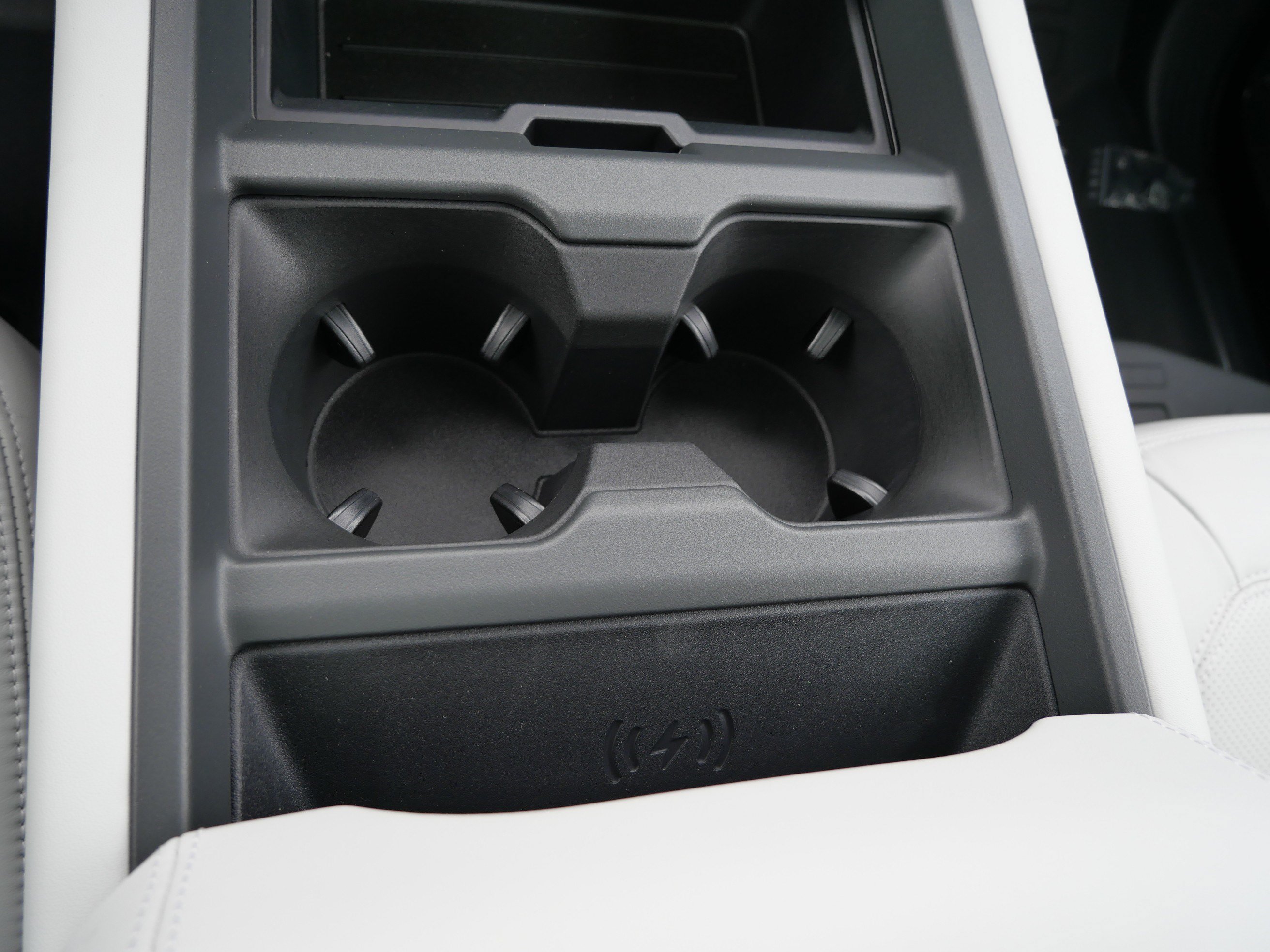 New 2026 Land Rover Defender 130 X-Dynamic SE AWD/4WD image 6