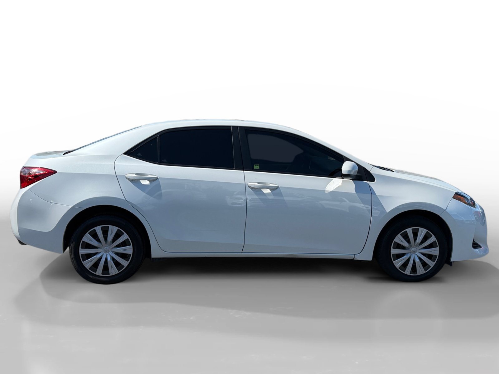 Used 2017 Toyota Corolla LE w/ Carpet Mat Package (TMS) FWD image 6