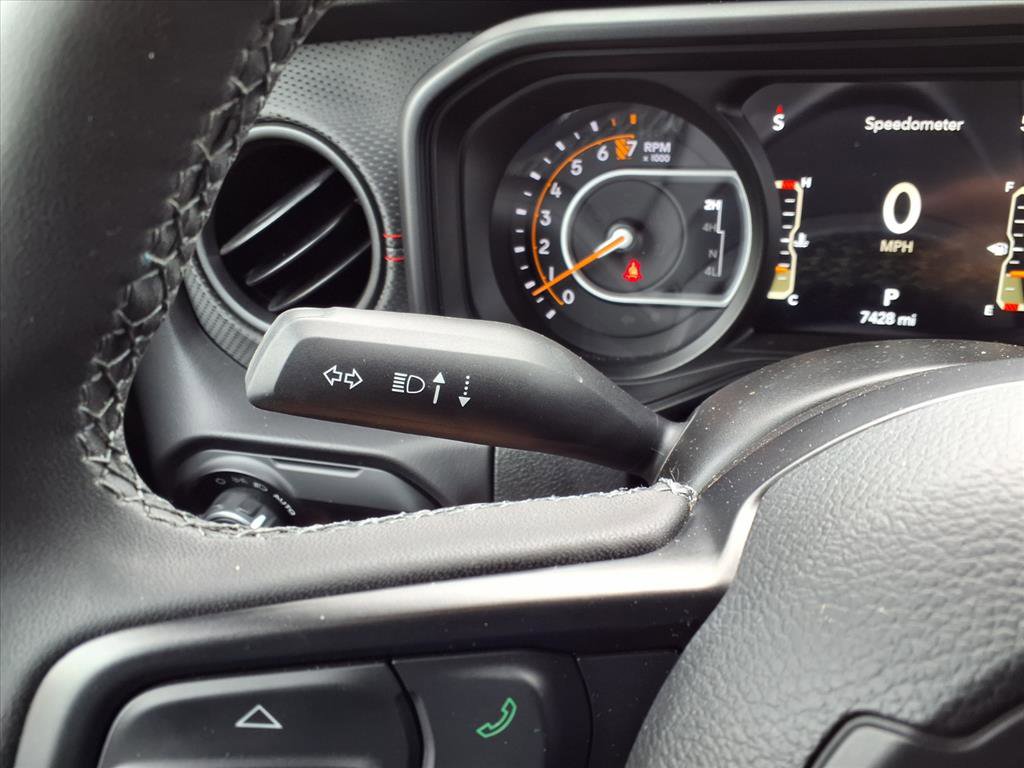 Used 2025 Jeep Gladiator Rubicon AWD/4WD image 12