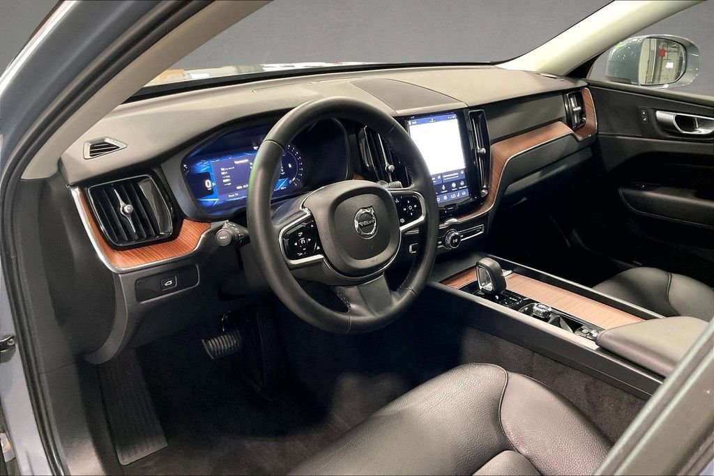 Used 2023 Volvo XC60 B5 Plus w/ Climate Package AWD/4WD image 17