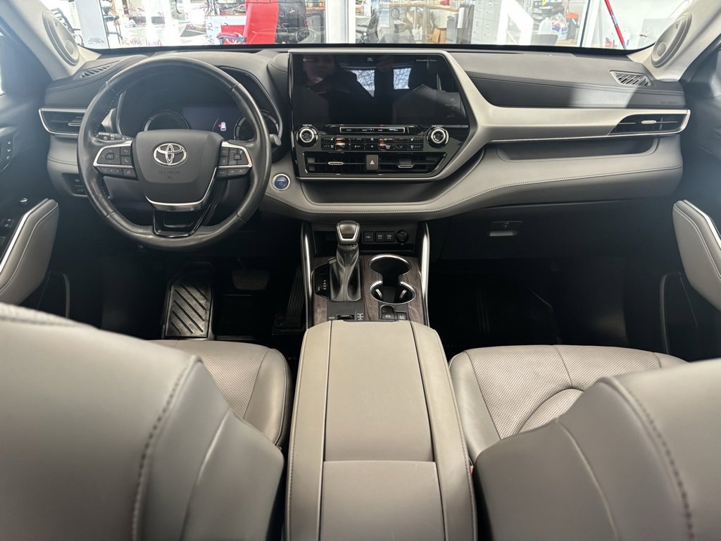 Certified 2021 Toyota Highlander Platinum image 23