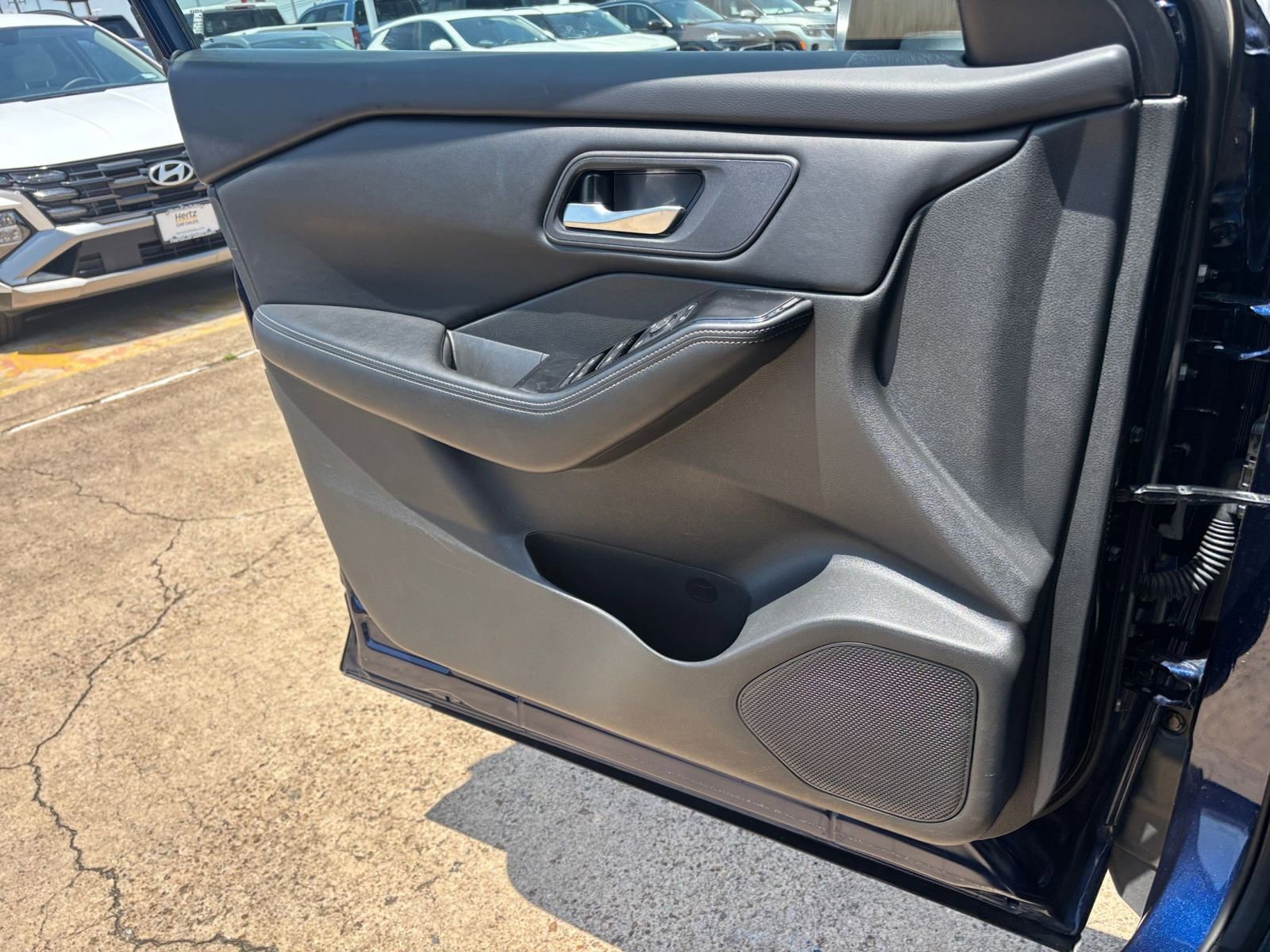 Used 2025 Nissan Rogue SV AWD/4WD image 18