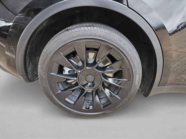 Used 2022 Tesla Model Y Long Range image 19