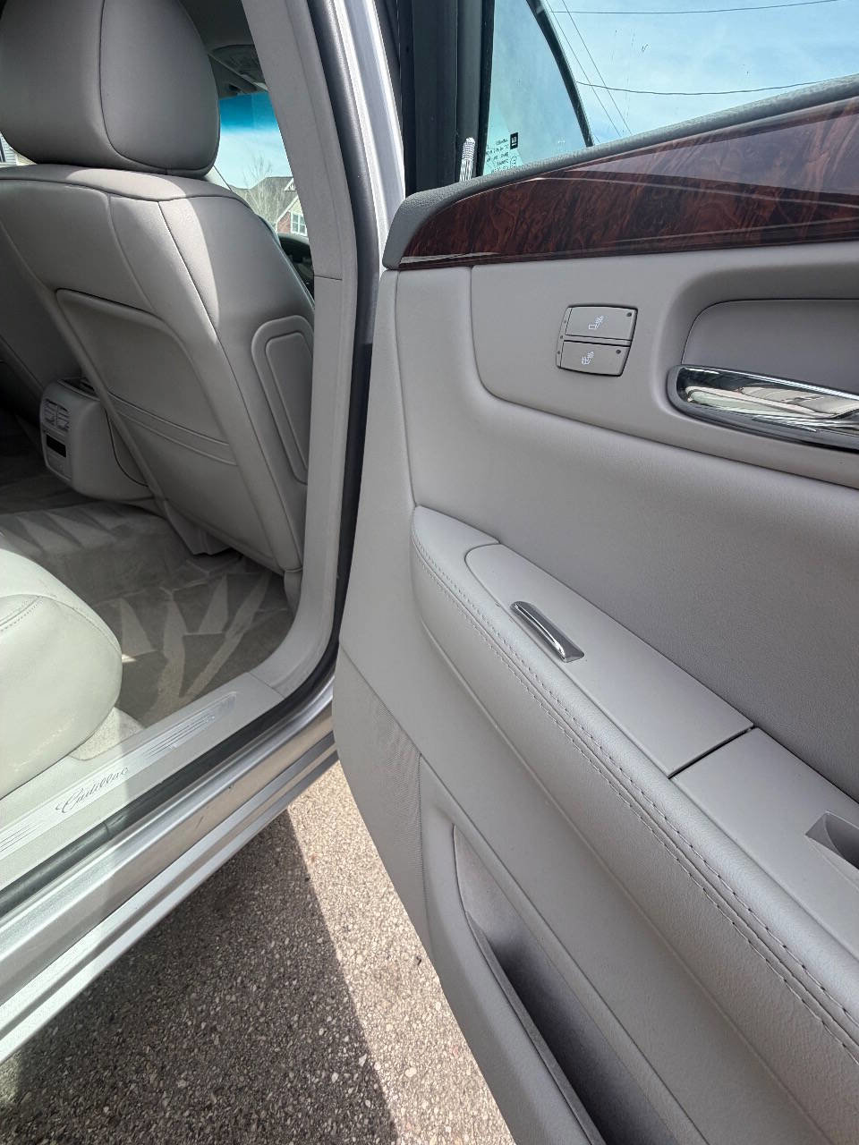 Used 2006 Cadillac DTS FWD image 31