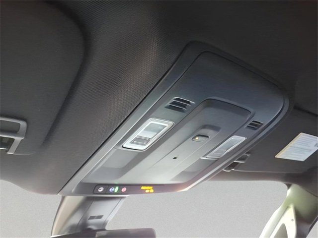 Used 2022 GMC Yukon XL SLE w/ Gmc Pro Safety Plus Package image 20