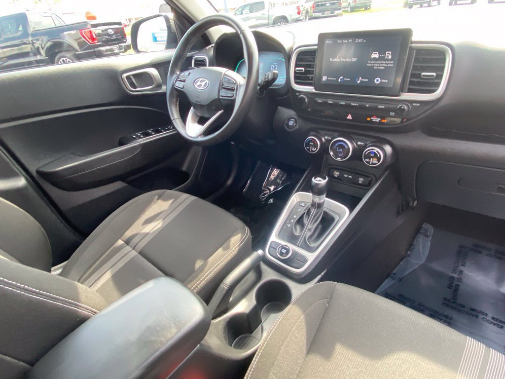 Used 2025 Hyundai Venue SEL FWD image 39