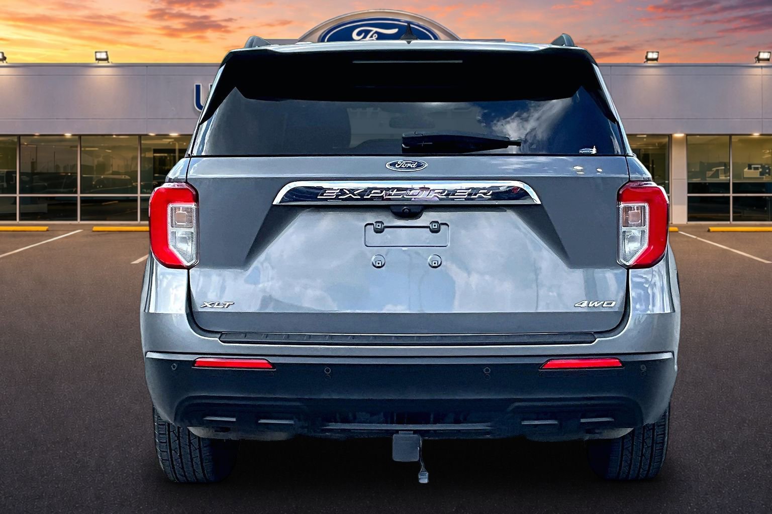 Used 2021 Ford Explorer XLT AWD/4WD image 4