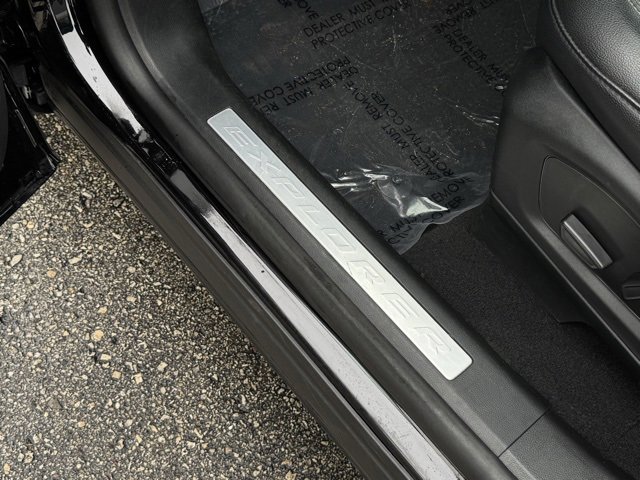 Certified 2023 Ford Explorer Limited w/ Equipment Group 301A image 9