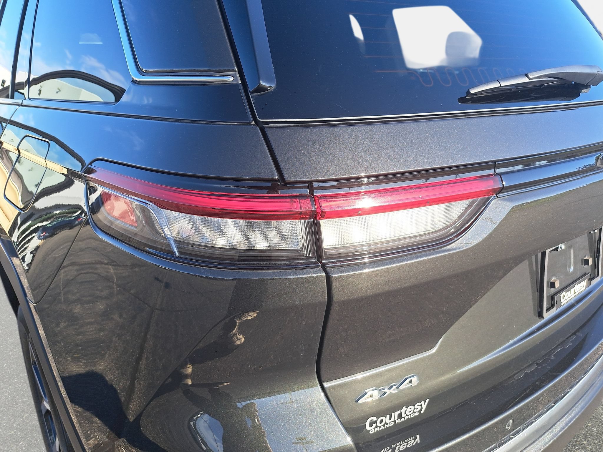 Certified 2023 Jeep Grand Cherokee Limited w/ Trailer Tow Prep Group (B) AWD/4WD image 34