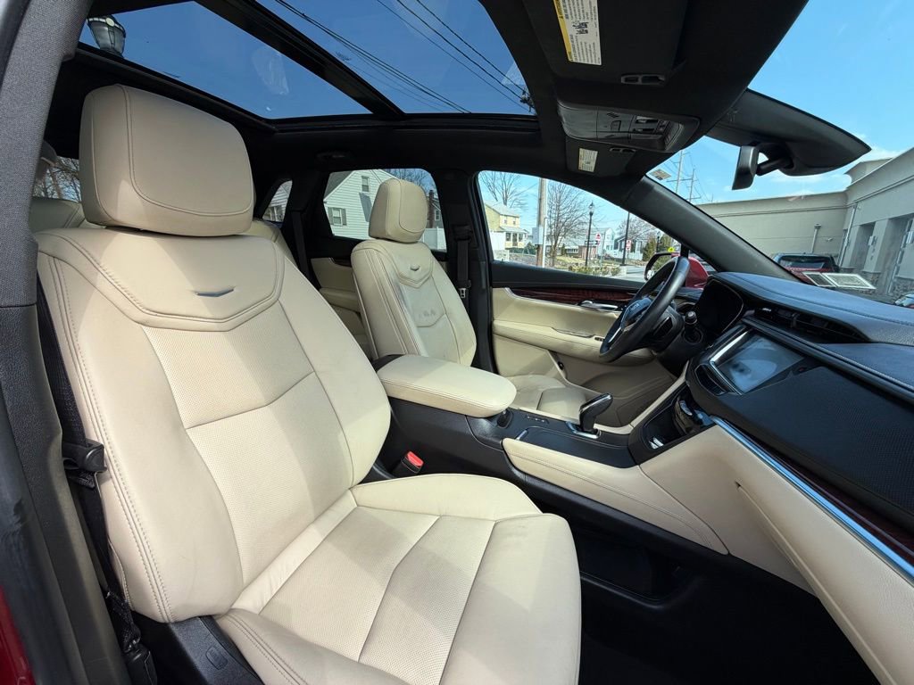 Used 2017 Cadillac XT5 Luxury w/ Driver Awareness Package image 16