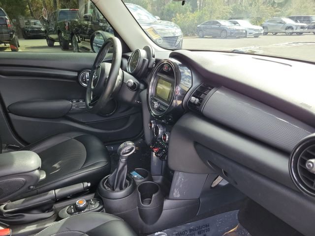Used 2017 MINI Cooper 4-Door Hardtop image 31