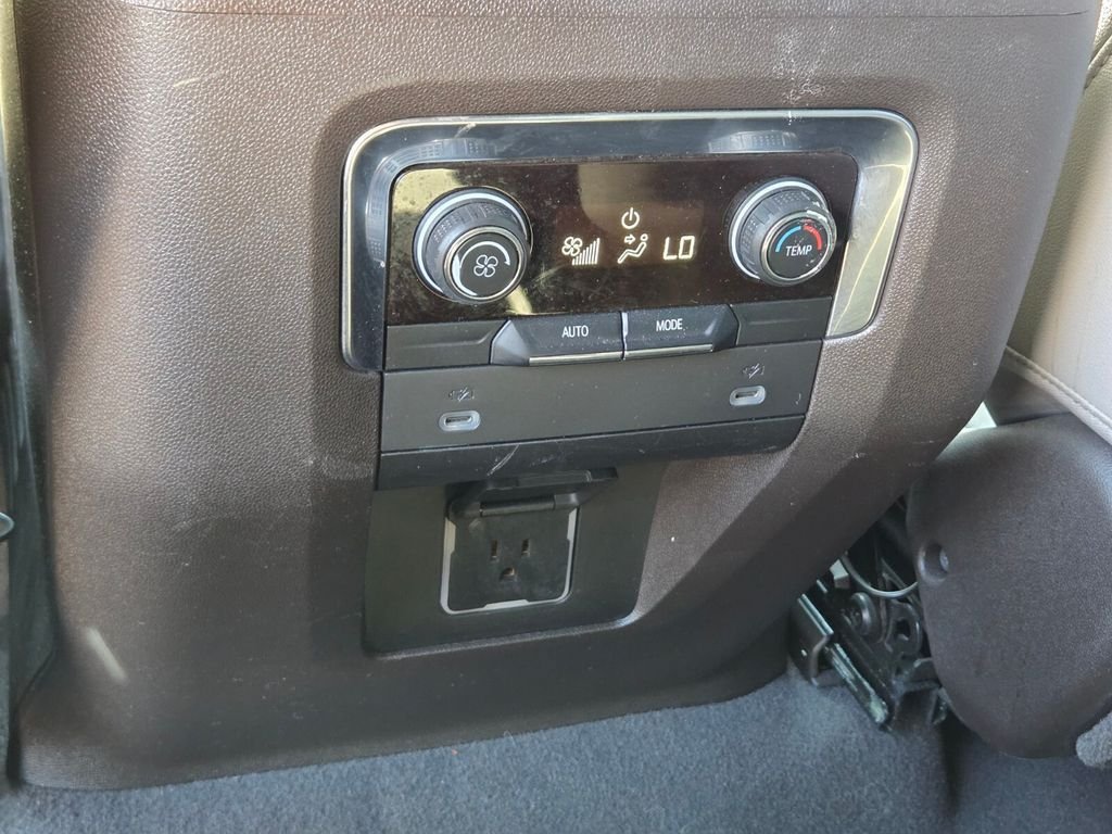 Used 2021 Chevrolet Suburban Z71 AWD/4WD image 17