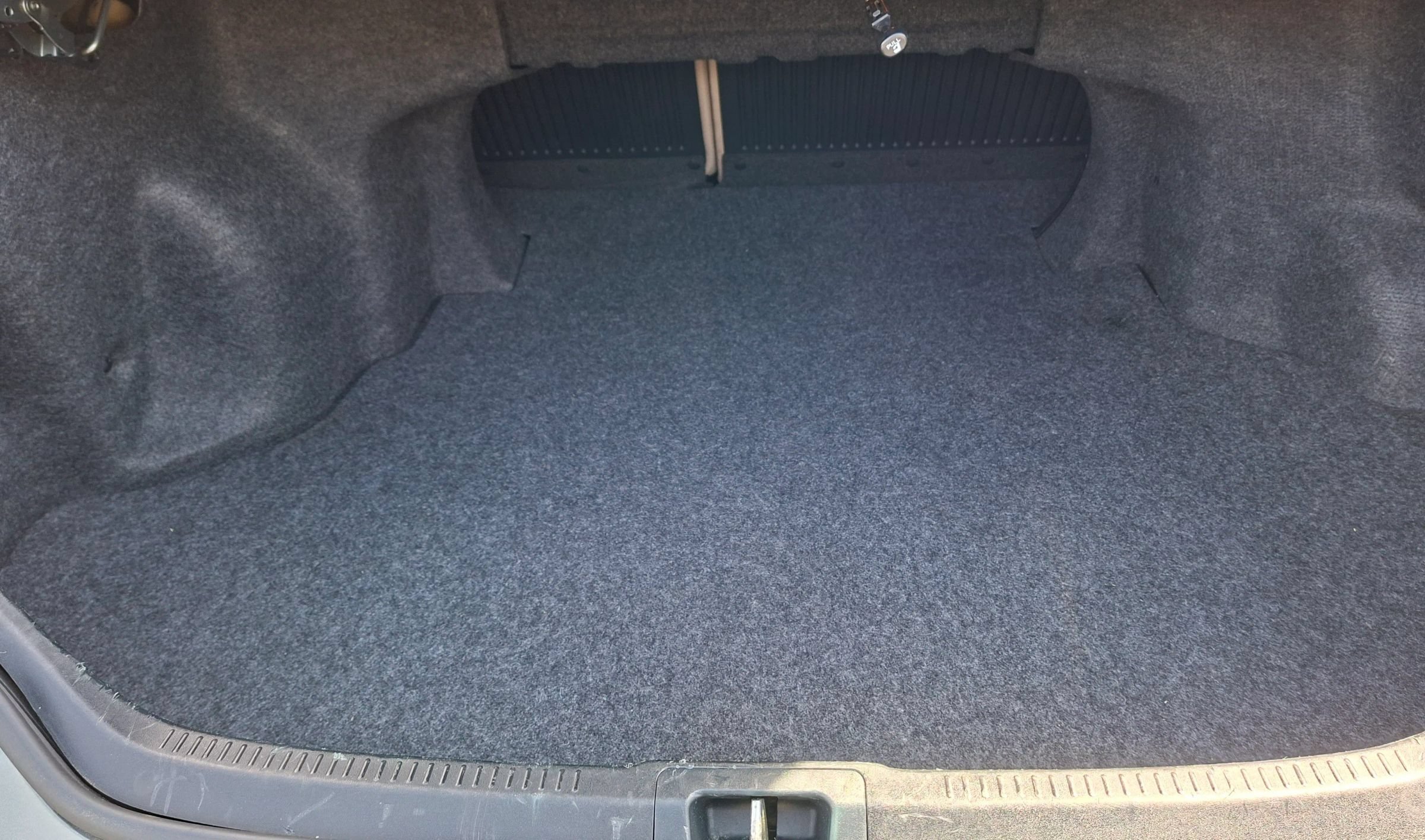 Used 2012 Toyota Camry LE FWD image 11