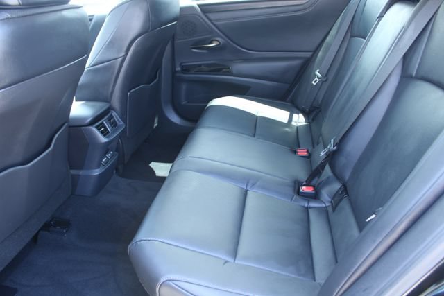 Used 2025 Lexus ES 300h w/ Premium Package FWD image 31