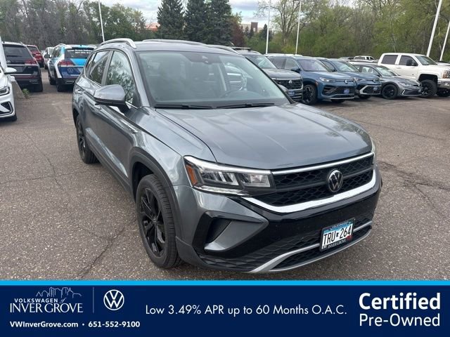 Used 2023 Volkswagen Taos SE w/ Black Wheel Package