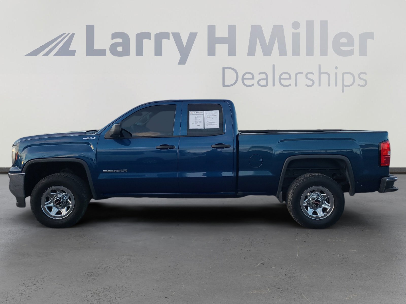 Used 2017 GMC Sierra 1500 4x4 Double Cab w/ Sierra Appearance Package image 2